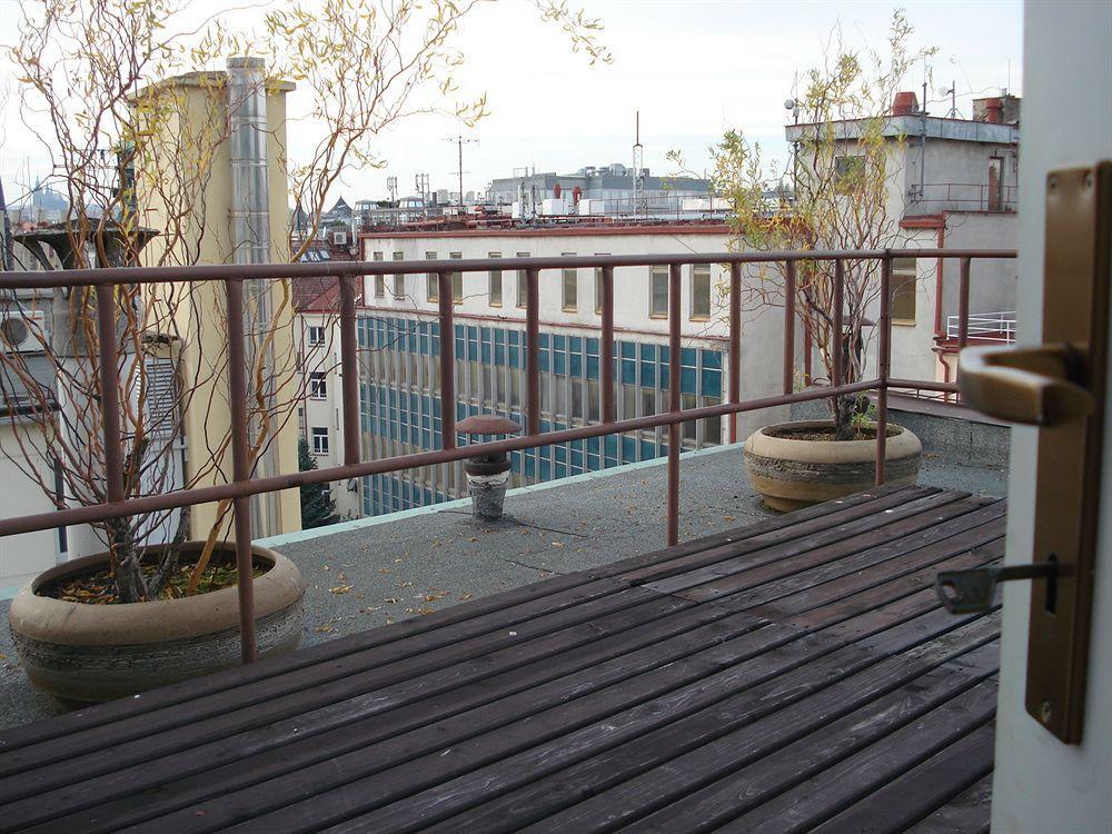 Pension Unie Прага Экстерьер фото