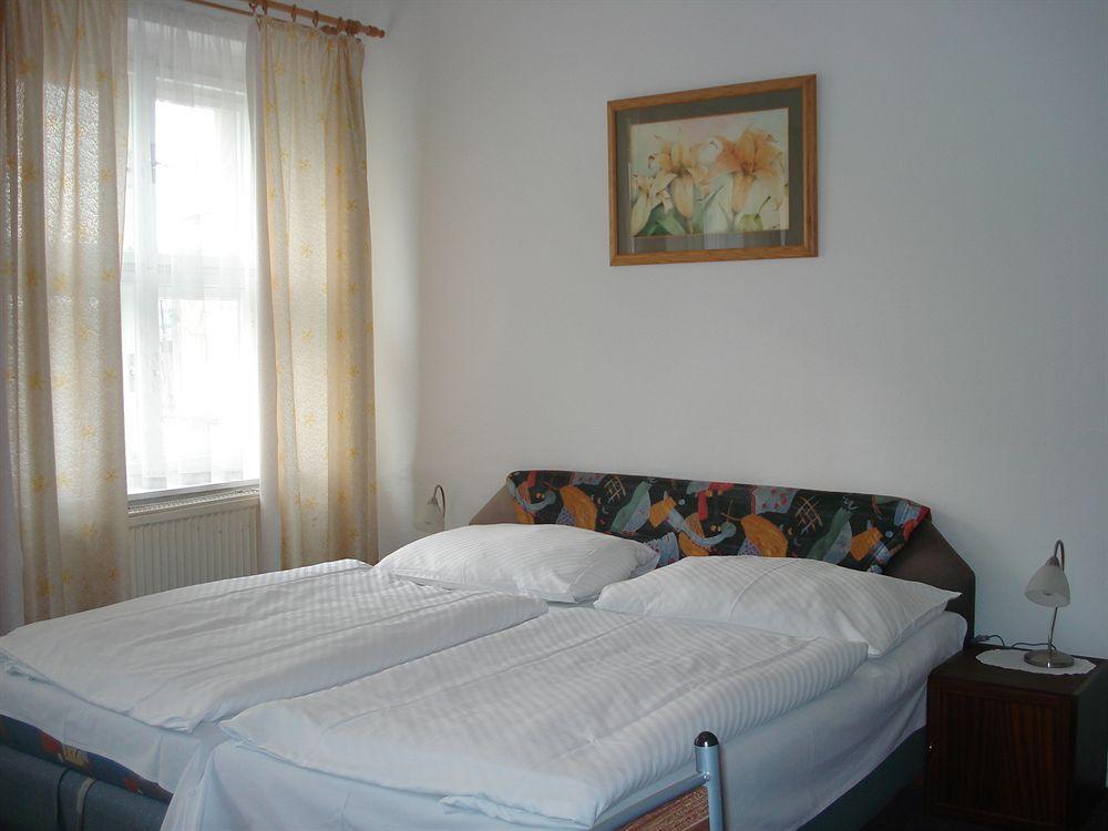 Pension Unie Прага Экстерьер фото