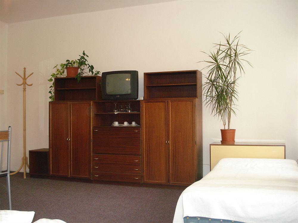 Pension Unie Прага Экстерьер фото