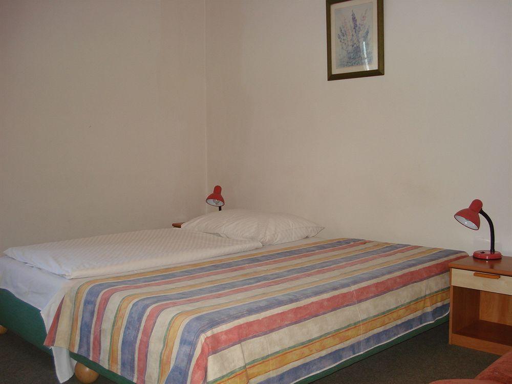 Pension Unie Прага Экстерьер фото