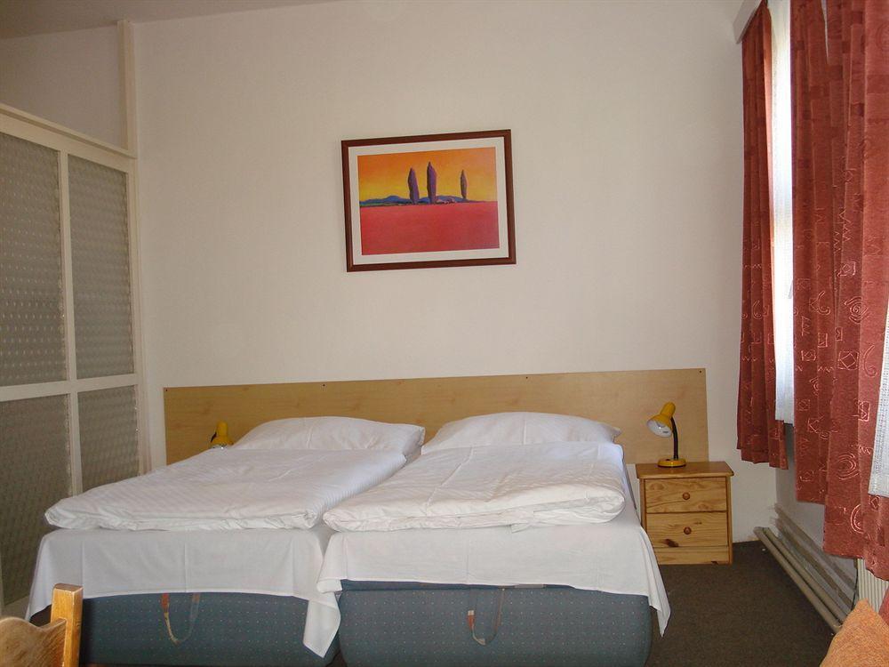 Pension Unie Прага Экстерьер фото