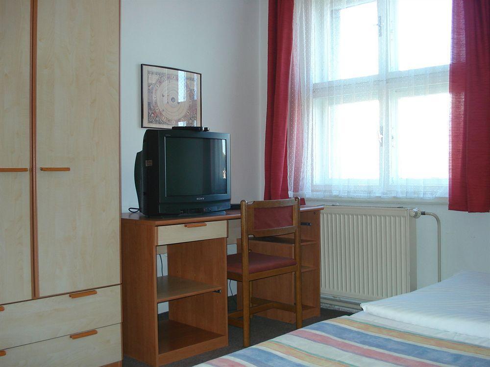 Pension Unie Прага Экстерьер фото