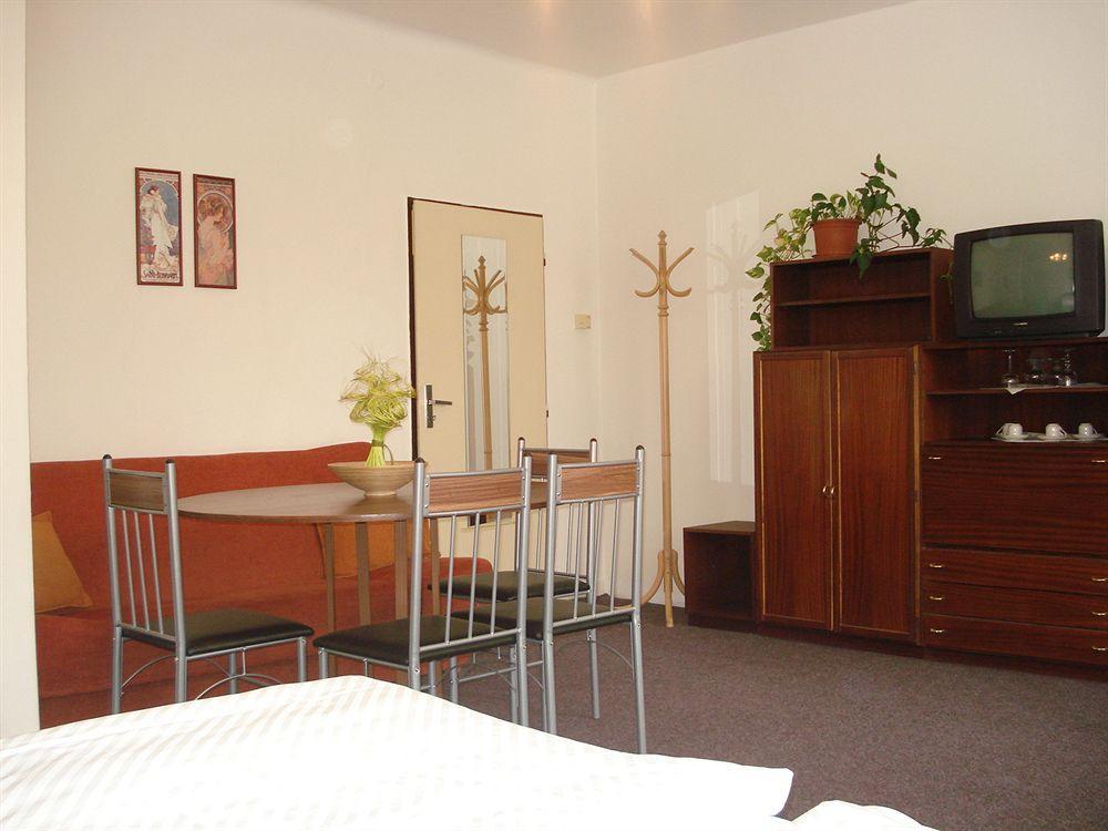 Pension Unie Прага Экстерьер фото